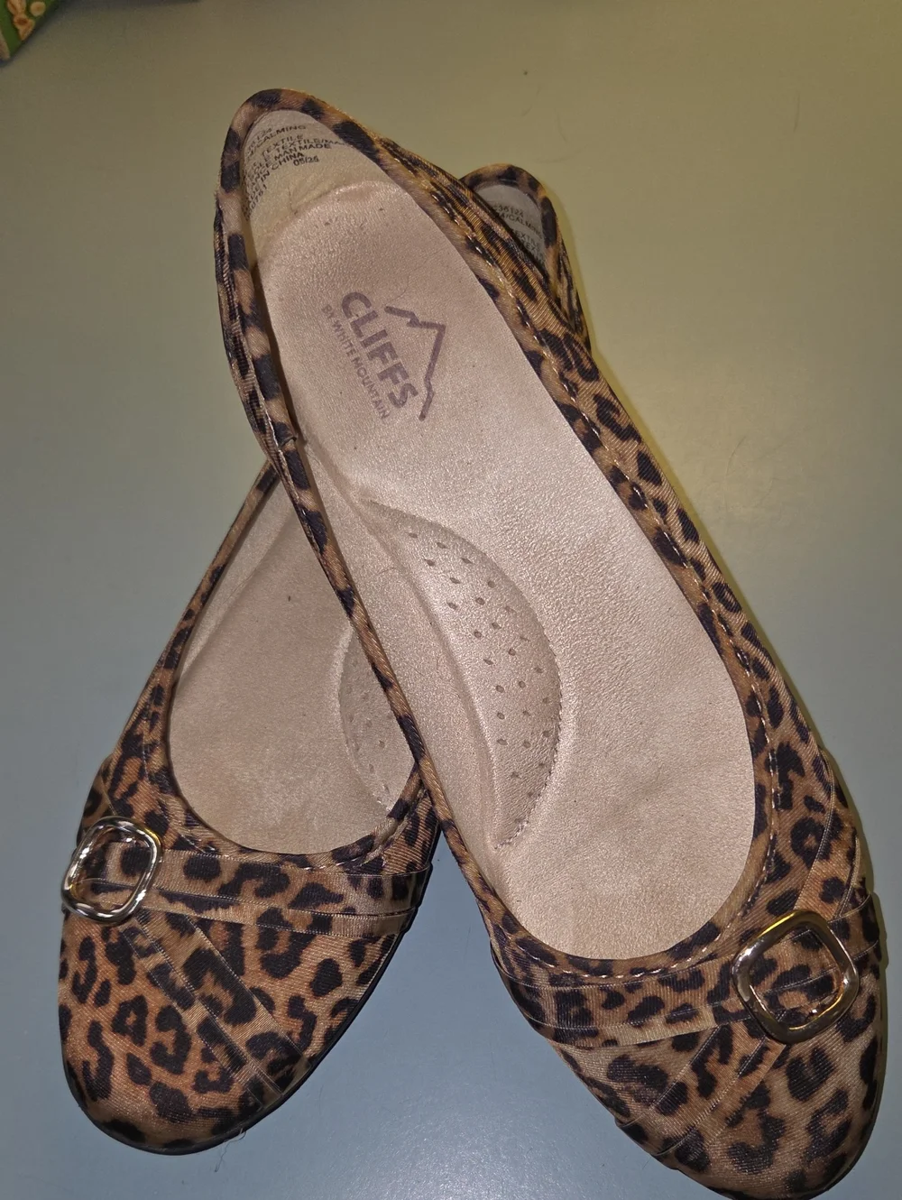 Cliffs by WHITE MOUNTAIN Leopard Print Ballet Flats - Tan & Black Size 9.5